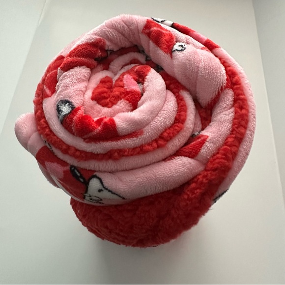 Peanuts Snoopy Pink Valentine’s Cozy Pet Blanket - Picture 5 of 5
